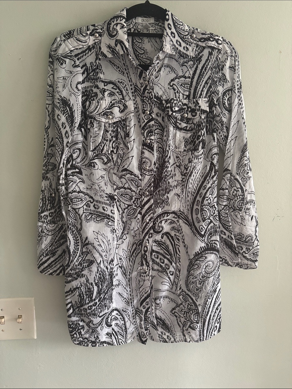 Cache Black and White Paisley Button-Up tunic S